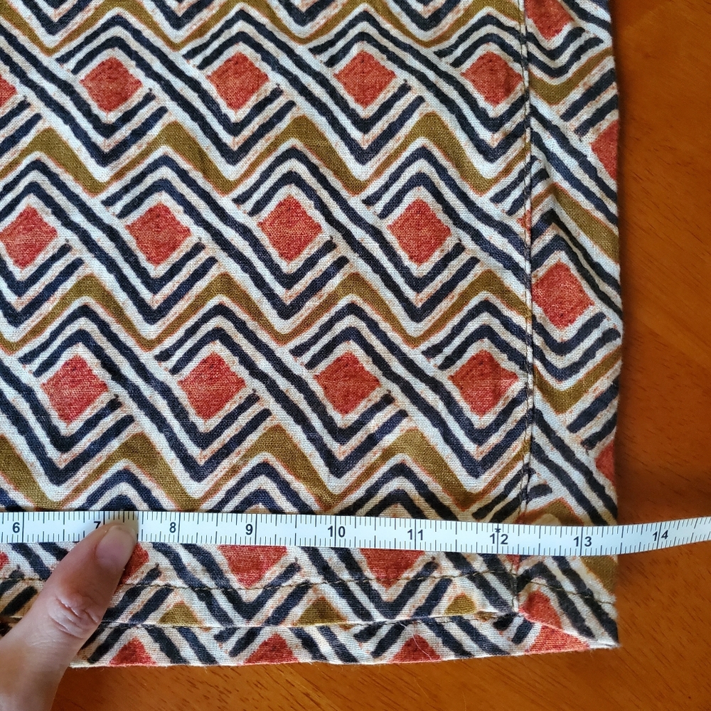 Tahari Geometric Print 100% Linen Capri Pants. High Waist. 28x24. Size M Medium - Picture 6 of 7
